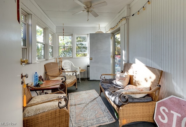 sunroom with ceiling fan