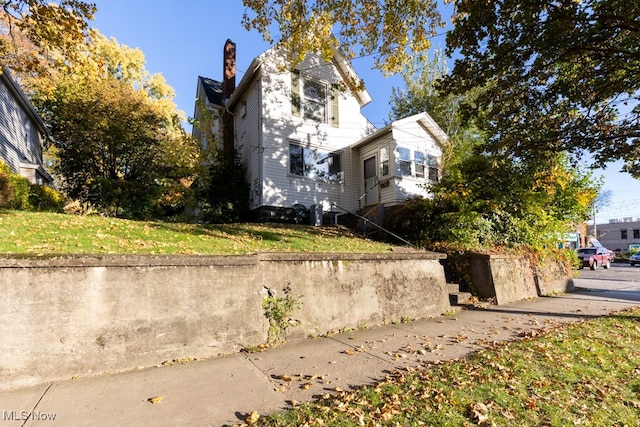 view of side of property featuring a yard