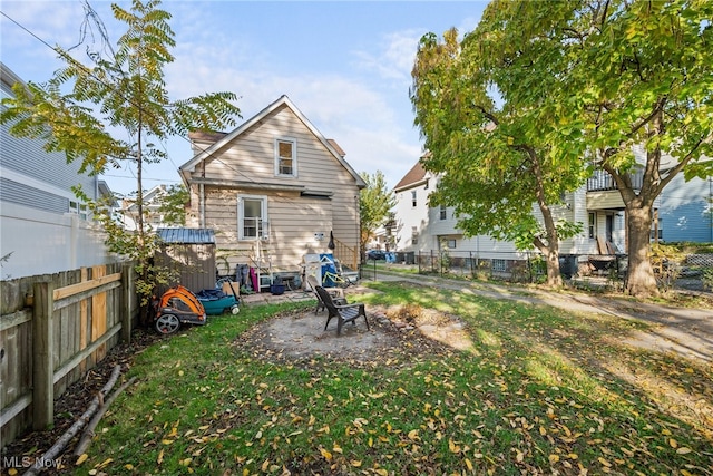 view of yard featuring a patio area