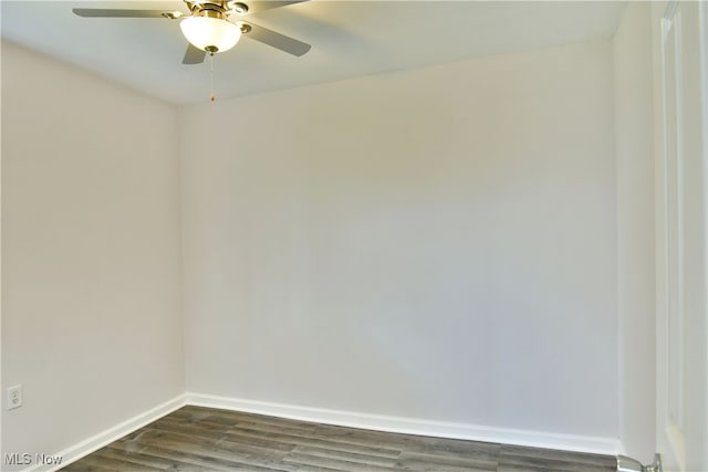 spare room with dark wood-type flooring and ceiling fan