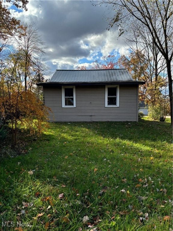 view of side of property featuring a yard