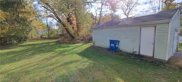 view of yard with a storage unit