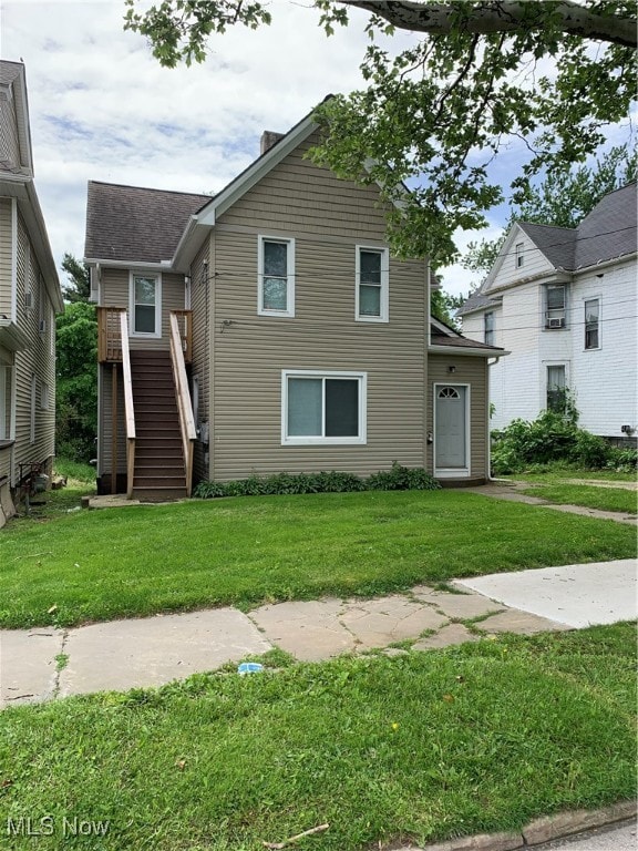 view of front of house with a front lawn