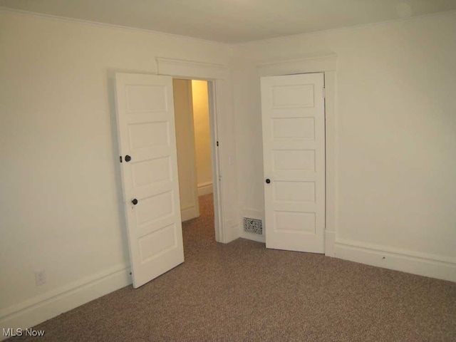 unfurnished room with carpet flooring