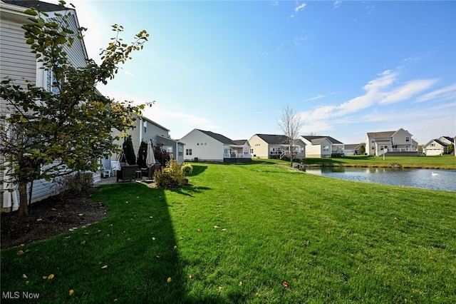 view of yard featuring a water view