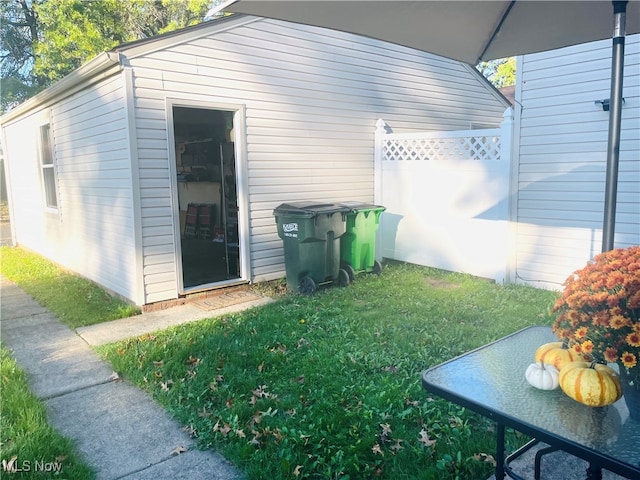 view of outdoor structure with a yard