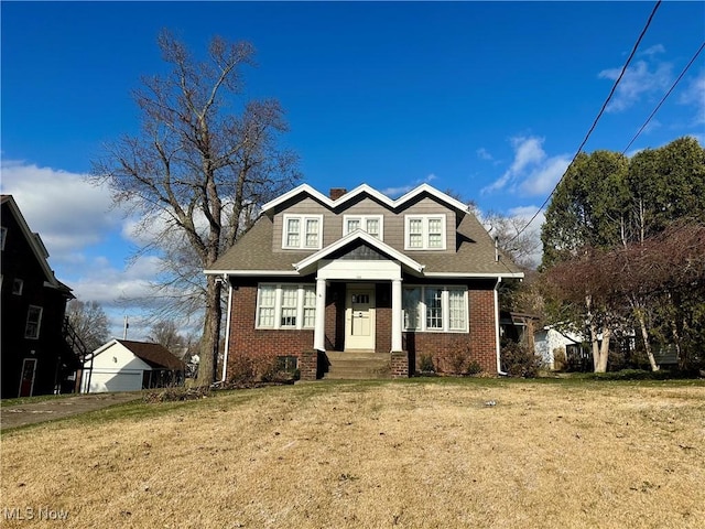 view of front facade with a front lawn