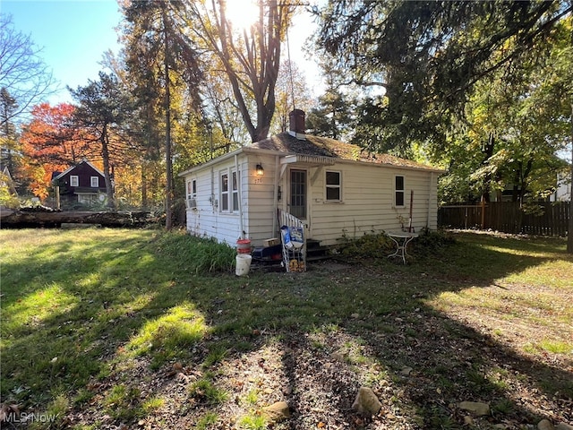 back of house featuring a lawn