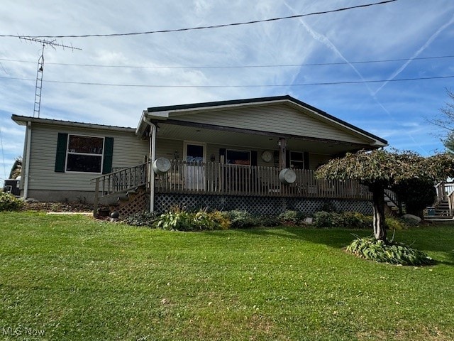 view of front facade featuring a front yard