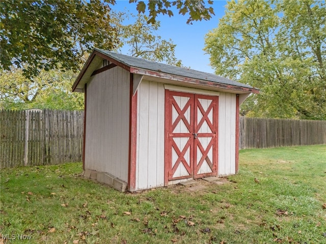 view of outdoor structure with a yard