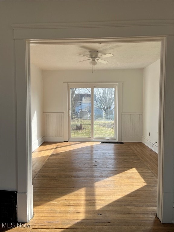 unfurnished room featuring light wood-type flooring and ceiling fan