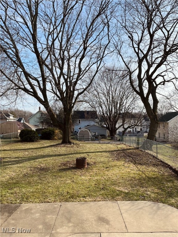 view of front facade with a front lawn