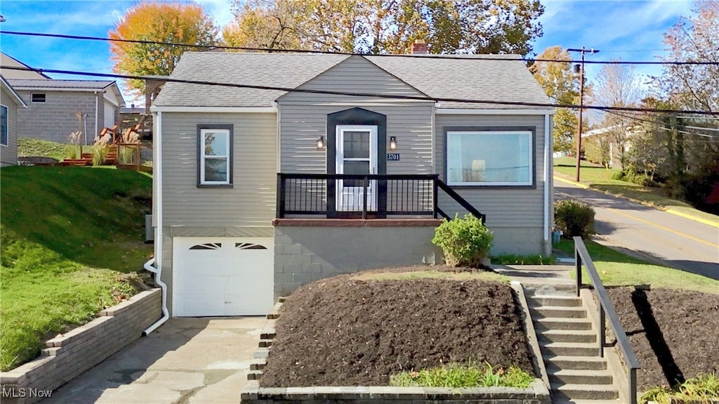 view of front of property featuring a garage