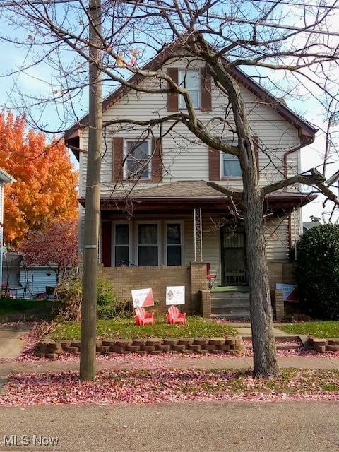 view of front of property featuring covered porch