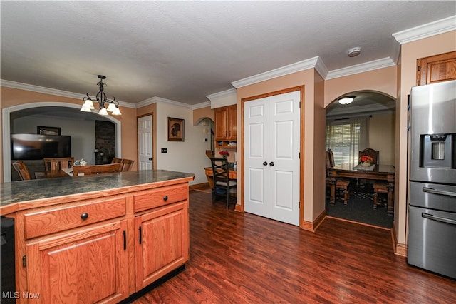 kitchen with crown molding, stainless steel fridge with ice dispenser, an inviting chandelier, a textured ceiling, and dark hardwood / wood-style flooring