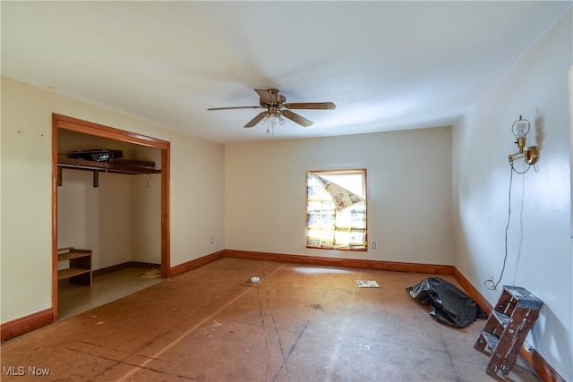 unfurnished bedroom featuring a closet and ceiling fan