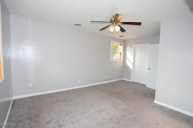 carpeted empty room featuring ceiling fan