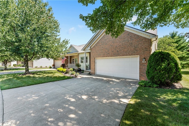 view of front facade featuring a garage and a front lawn