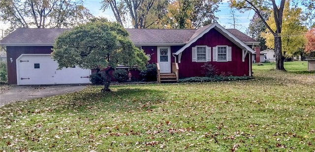 view of front facade with a front lawn