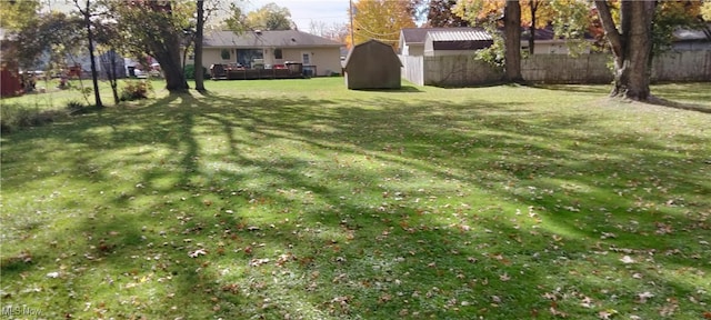 view of yard featuring a storage unit