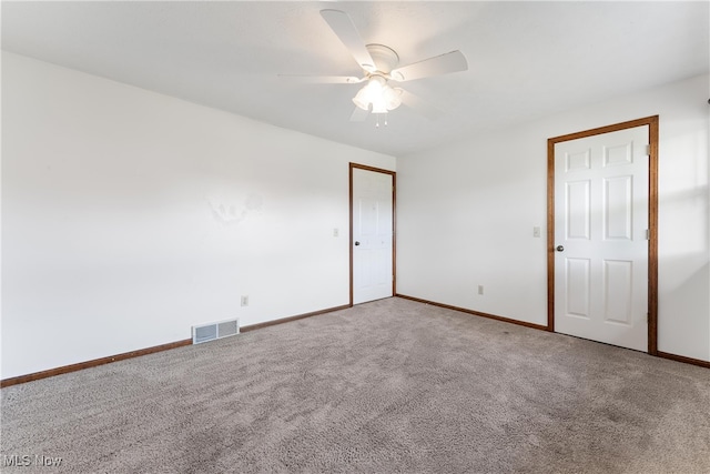 carpeted empty room featuring ceiling fan