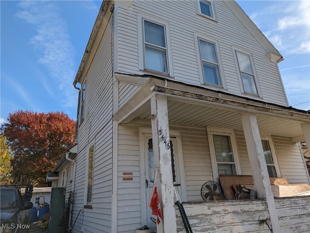 view of front of property with a porch