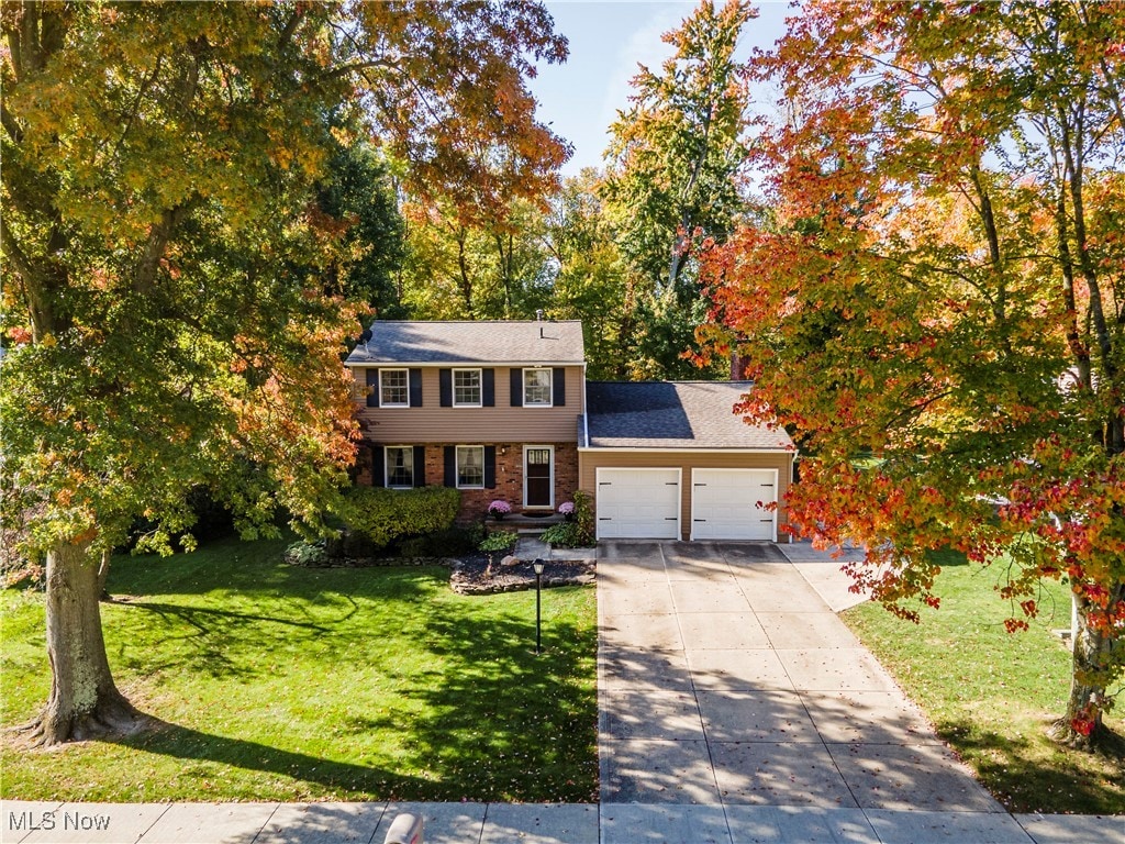 view of front of house with a front lawn and a garage