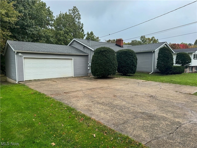 view of front of property with a front lawn