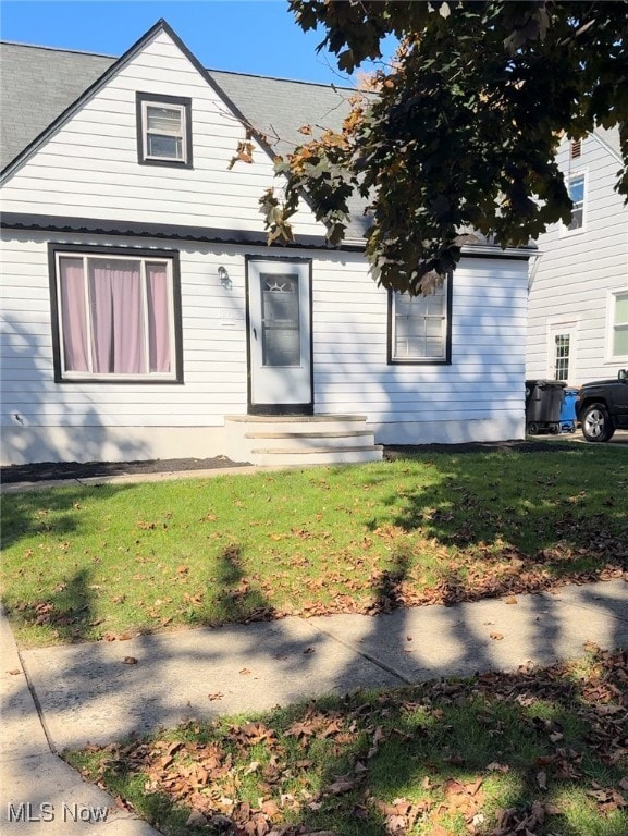 view of front of home with a front yard