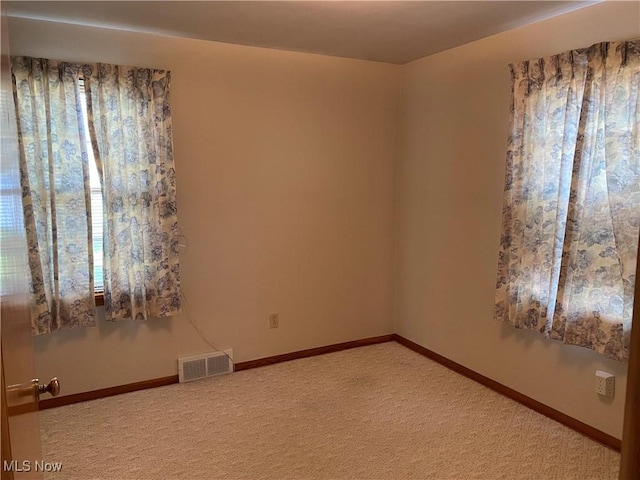 421 W Omar St, Struthers, OH 44471 - spare room featuring carpet flooring, visible vents, and baseboards
