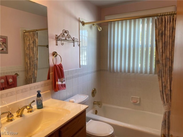 421 W Omar St, Struthers, OH 44471 - full bathroom featuring toilet, shower / tub combo, vanity, and backsplash