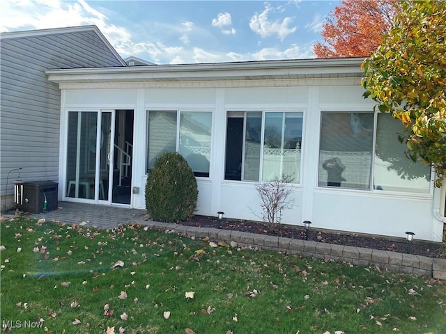 421 W Omar St, Struthers, OH 44471 - view of side of property with a sunroom and a lawn