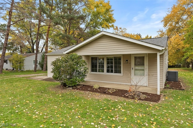 ranch-style home featuring covered porch and a front lawn