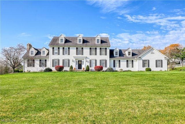 view of front facade featuring a front lawn