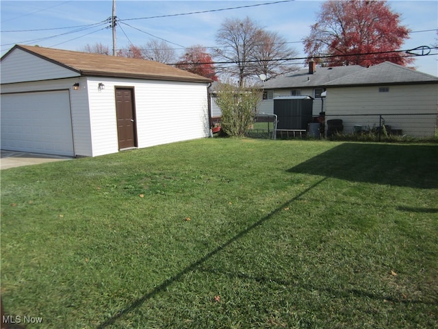 view of yard with an outdoor structure