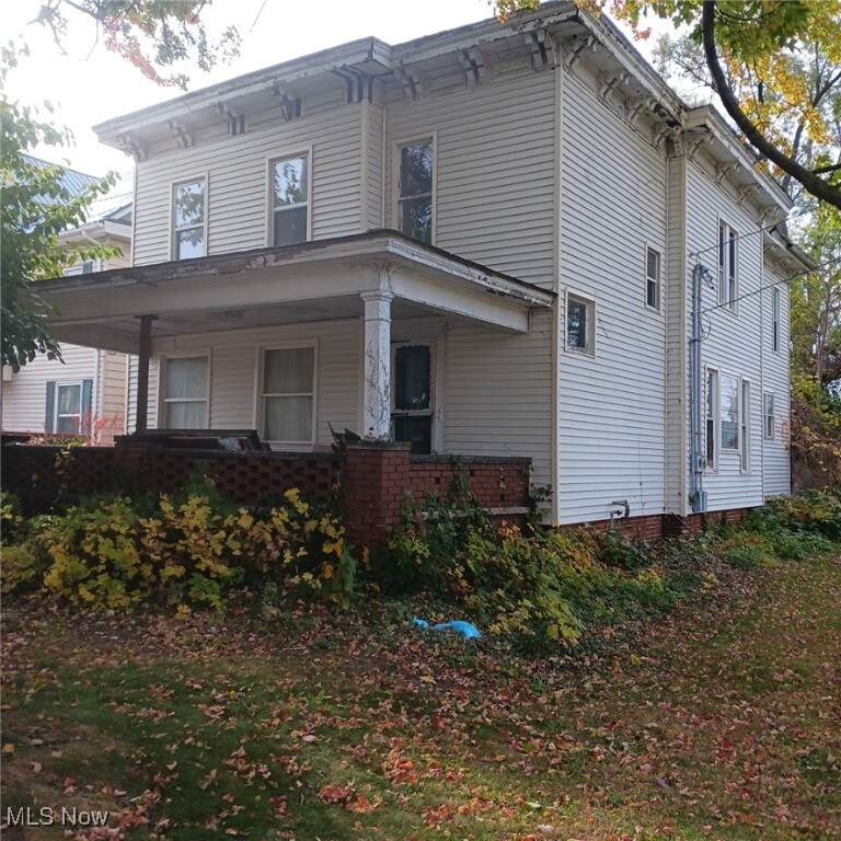 view of front of home featuring covered porch