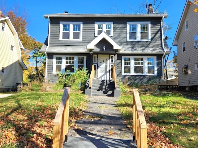 view of front facade with a front yard