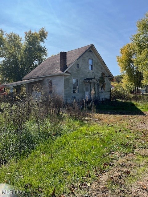 view of side of property