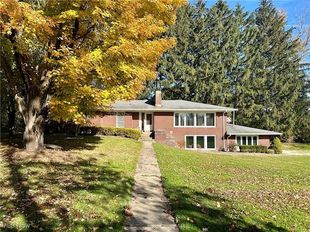 view of front of house with a front lawn