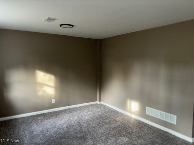 unfurnished room with carpet