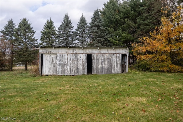 view of outbuilding featuring a lawn