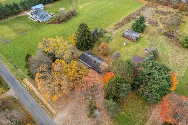 birds eye view of property featuring a rural view