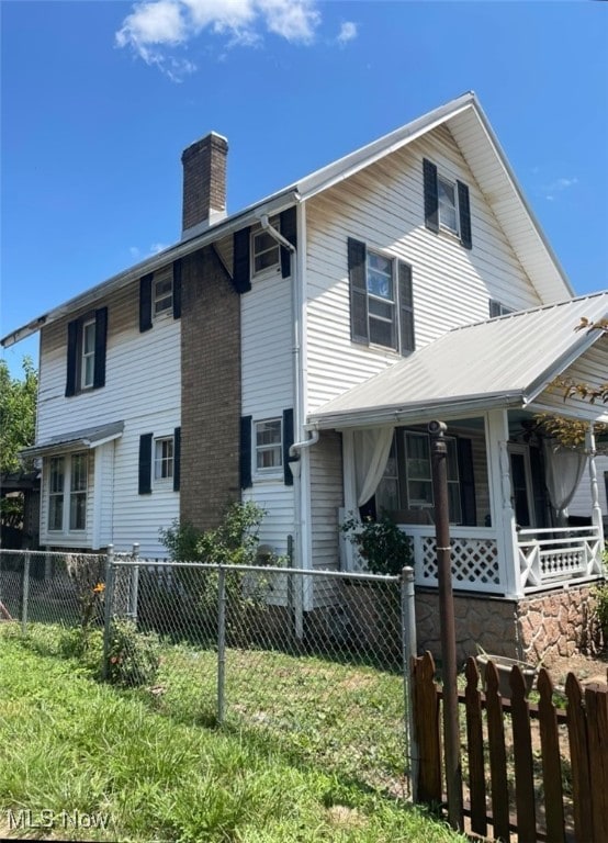 view of front of property with a porch