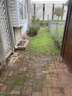 view of yard featuring a patio area