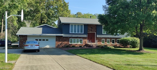 view of front of home featuring a front lawn and a garage