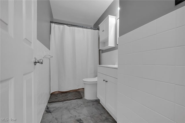 bathroom featuring toilet, a shower with curtain, and vanity