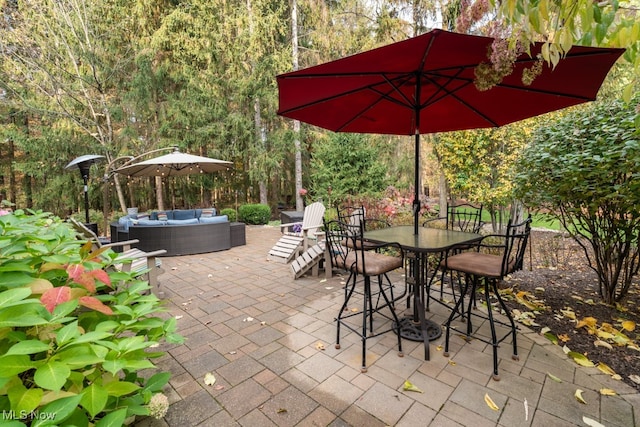 view of patio with outdoor lounge area