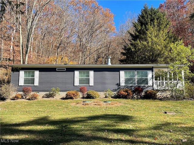 view of front of property with a front lawn