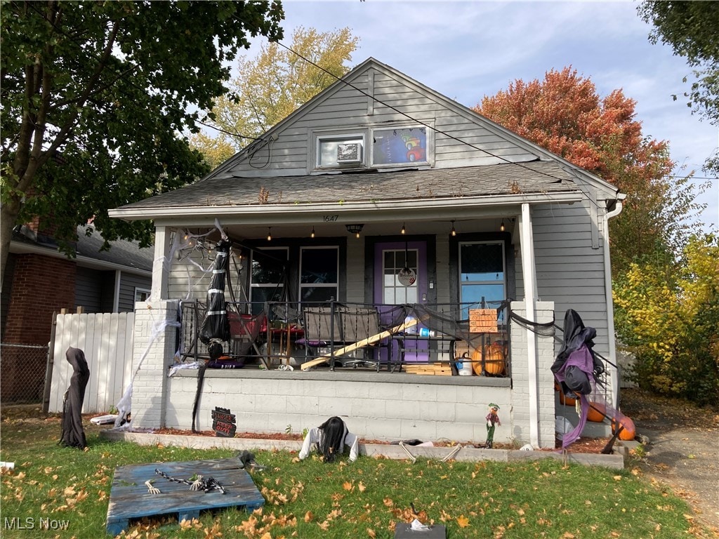 bungalow-style house with covered porch