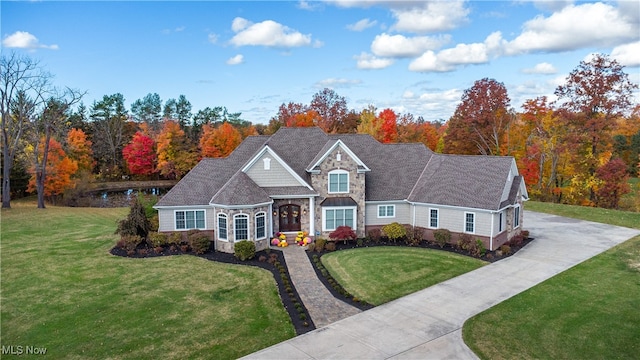 view of front of property featuring a front yard